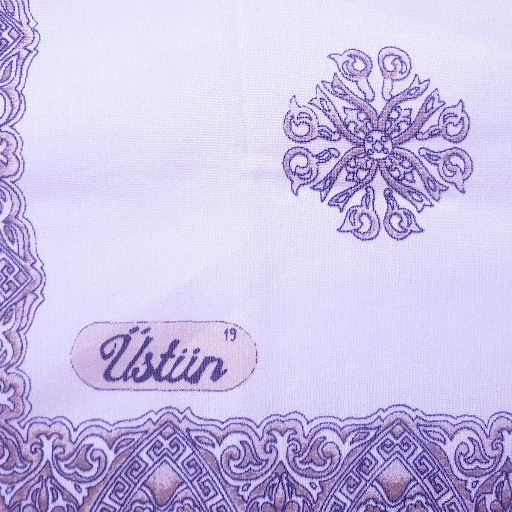 USTUN Scarf with Detailed Decorative Pattern and Border EUC